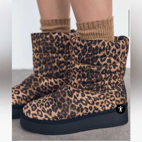 QUILTED EFFECT PLATFORM ANKLE BOOTS size 9 - Picture 2 of 7